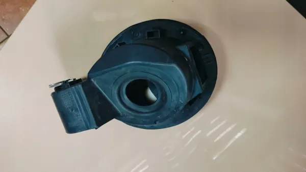Trappe à carburant OEM 68102575AD Jeep Cherokee 2014-18 image 3