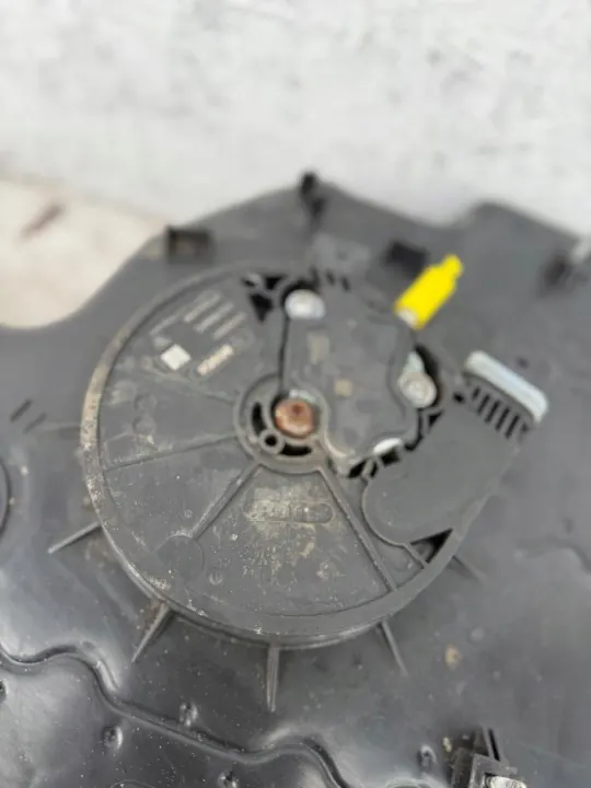 AdBlue-tank OEM 5QF131877H för Audi VW Skoda Seat image 4