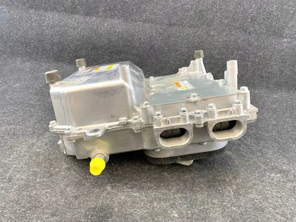 Mitsubishi OEM 9410A098 Spannungswandler - Gebraucht image 4