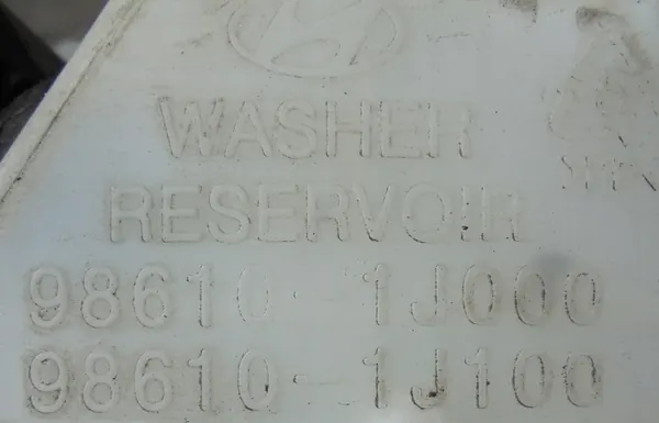 HYUNDAI i20 Ruitensproeiervat 98610-1J000 image 3