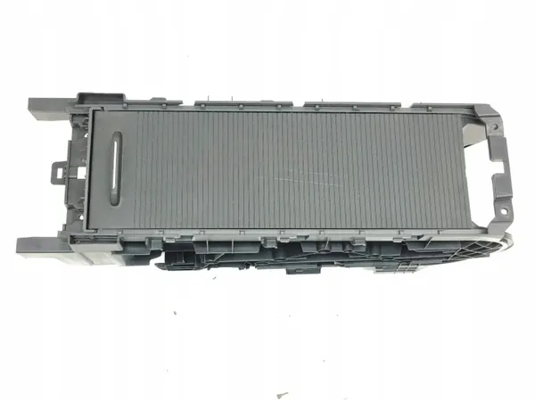 Volkswagen ID.3 2020 Mittkonsolfack OEM 10A858329A image 2