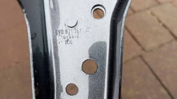 AUDI A3 8Y 2020> Stödhållare vänster fram 8Y0821131 image 2