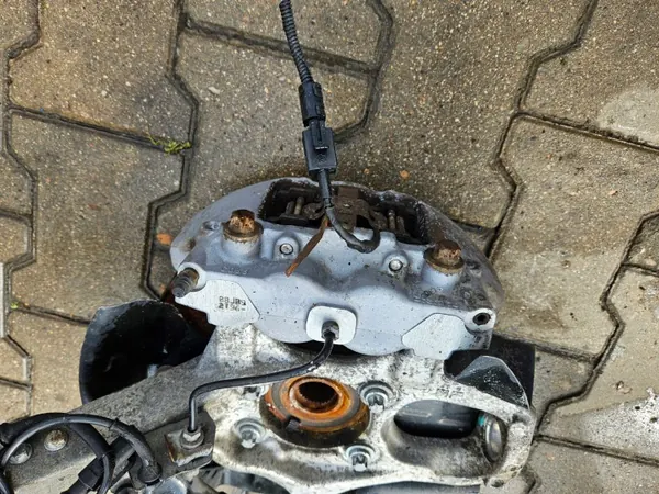 Alfa Romeo 159 1.9 JTD fram vänster bromsok - OEM image 4
