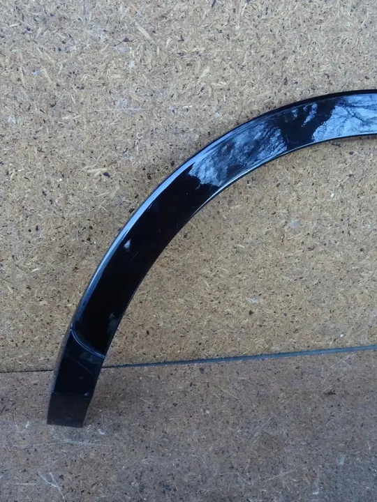 AUDI Q3 8U S-LINE Bakre Vänstra Stänkskydd 8U0853817B image 2