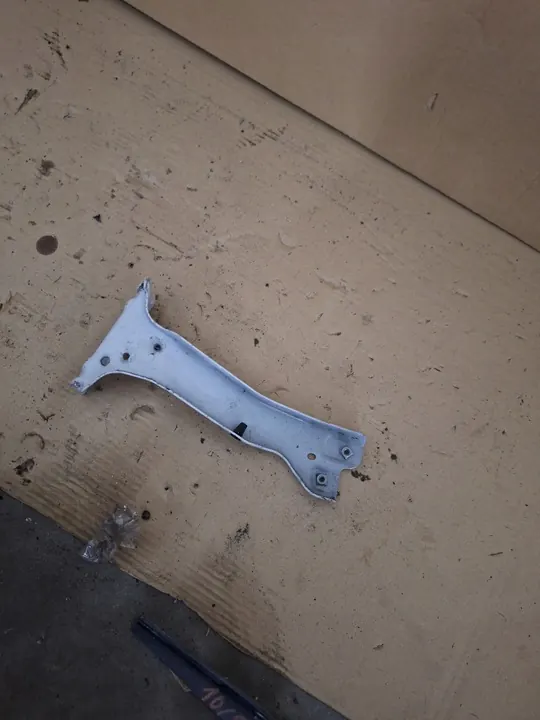 AUDI A3 8Y LIFT 2024 Fender Mounting Bracket Right 8Y0821132 image 2