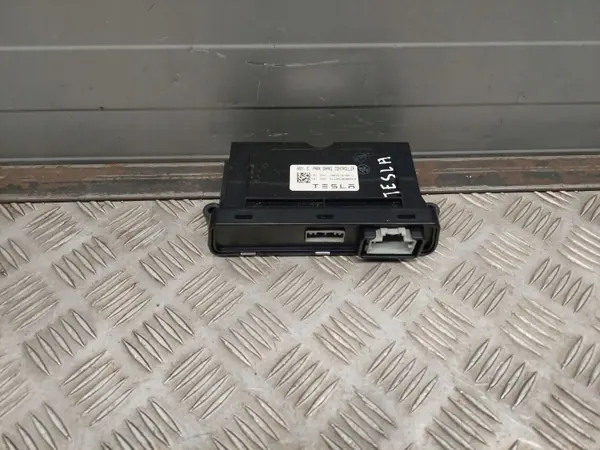 Tesla Model S Teil OEM 100761800C - Gebraucht image 2