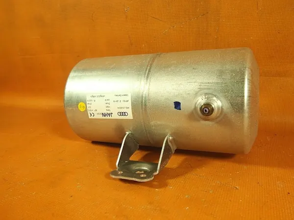 Audi E-Tron 55 Ilmajousitus Säiliö Vasen OEM 4KE616203A image 4