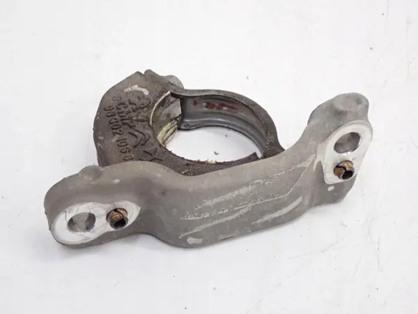 OEM 9830210680 Halvaxelsstödbeslag Begagnad image 3