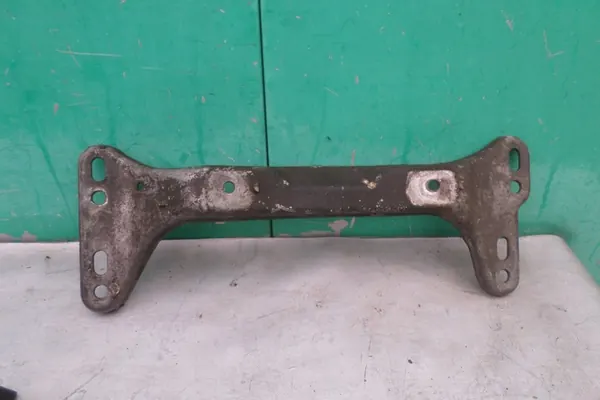 BMW E36 Z3 Vaihteiston Tuki 1136498 image 2