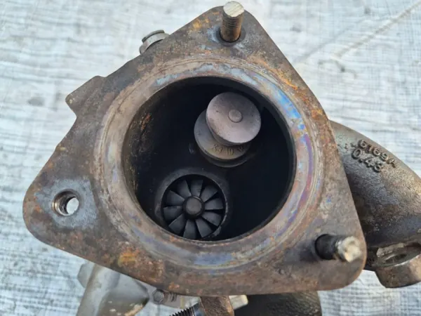 Turbo SsangYong TIVOLI OEM A1750900280 - Usado image 3