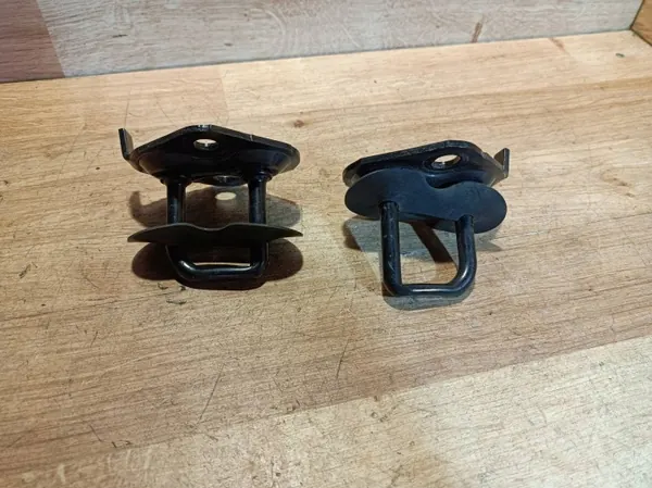 Volvo V40 takaistuimen lukko OEM 30734418 image 3