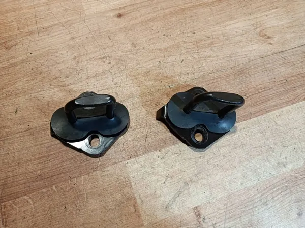Volvo V40 takaistuimen lukko OEM 30734418 image 4