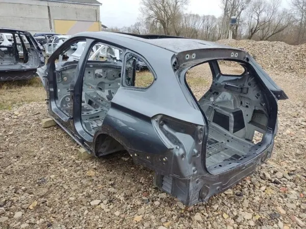 Painel lateral traseiro esquerdo BMW X1 F48 OEM 7436135 image 10