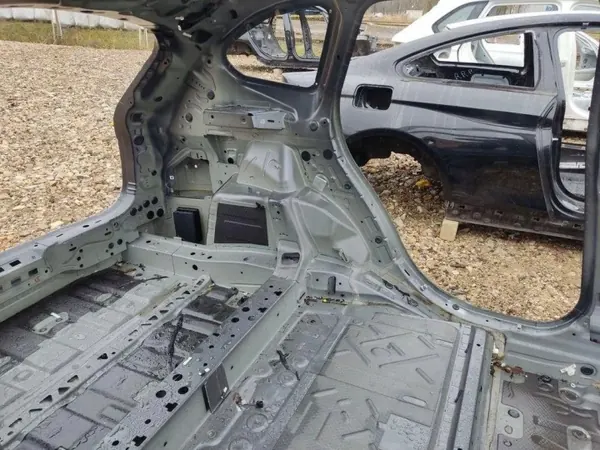 Painel lateral traseiro esquerdo BMW X1 F48 OEM 7436135 image 3
