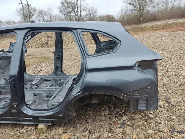 Painel lateral traseiro esquerdo BMW X1 F48 OEM 7436135 image 4