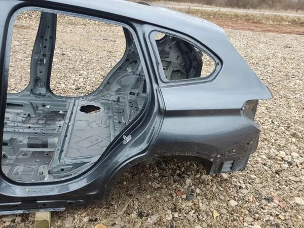 Painel lateral traseiro esquerdo BMW X1 F48 OEM 7436135 image 5