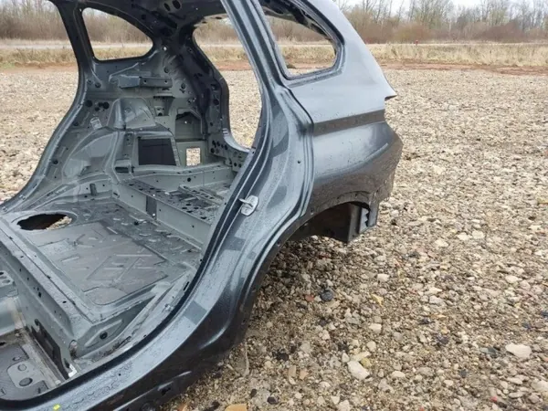 Painel lateral traseiro esquerdo BMW X1 F48 OEM 7436135 image 6