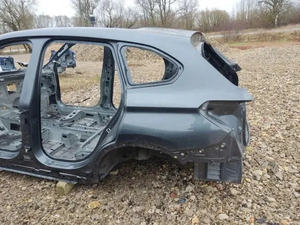 Painel lateral traseiro esquerdo BMW X1 F48 OEM 7436135 image 7