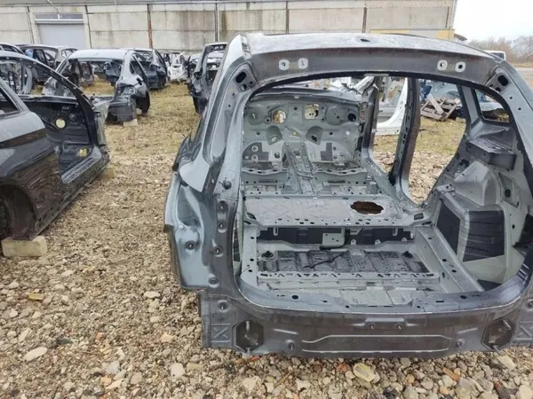 Painel lateral traseiro esquerdo BMW X1 F48 OEM 7436135 image 8