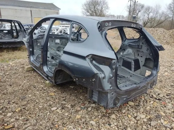 Painel lateral traseiro esquerdo BMW X1 F48 OEM 7436135 image 9
