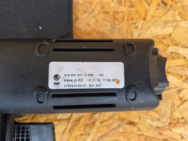 Skoda Superb III Kombi kofferbakrolgordijn OEM 3V9867871A image 7