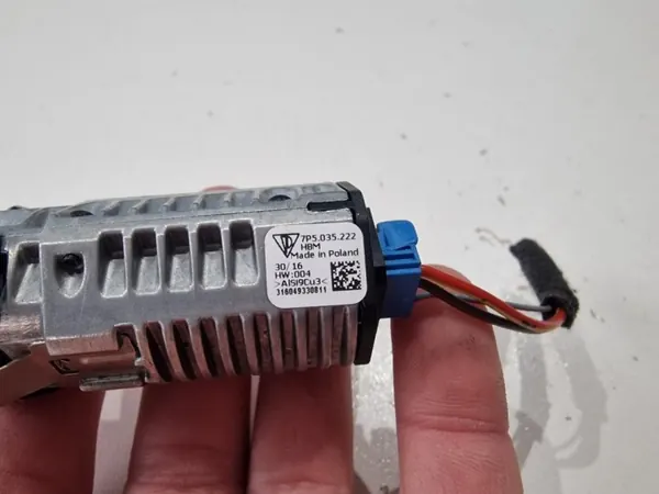 Port USB-A de charge Porsche Cayenne OEM 7P5035222 image 3
