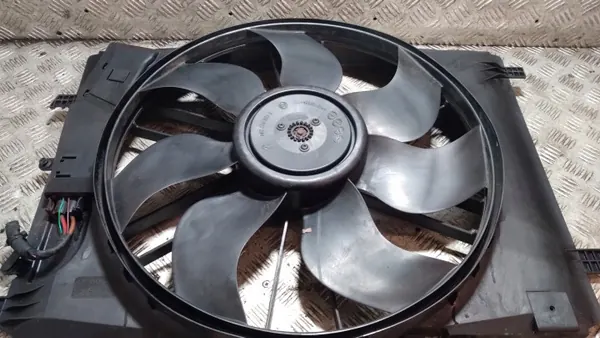 Radiatorventilator Mercedes OEM 130307015 - Gebruikt image 2