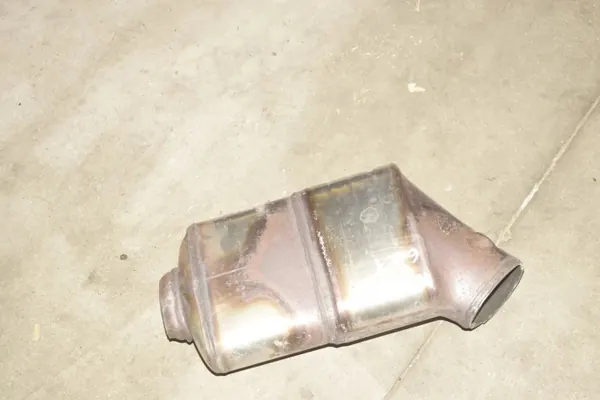 OEM 8698977 Pakoputken säiliö BMW 3 G20/G28 image 2