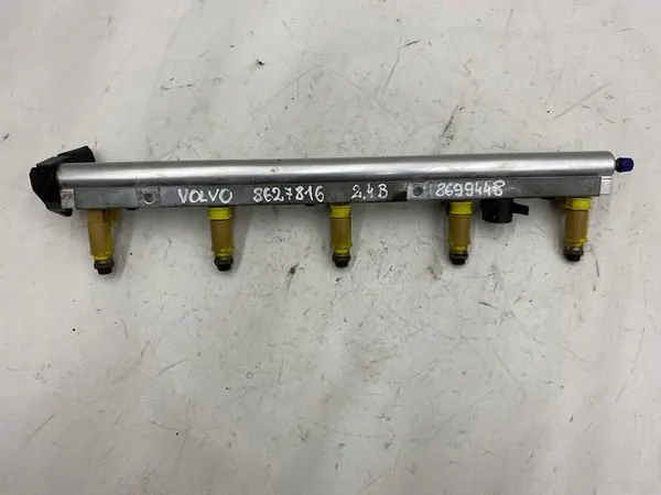 VOLVO S60 V70 S80 2.4B Brandstofrail 8627815 image 2