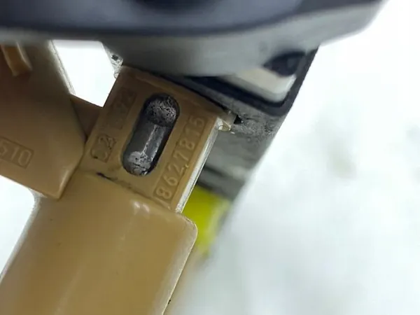 VOLVO S60 V70 S80 2.4B Brandstofrail 8627815 image 3