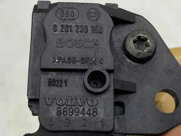 VOLVO S60 V70 S80 2.4B Brandstofrail 8627815 image 4