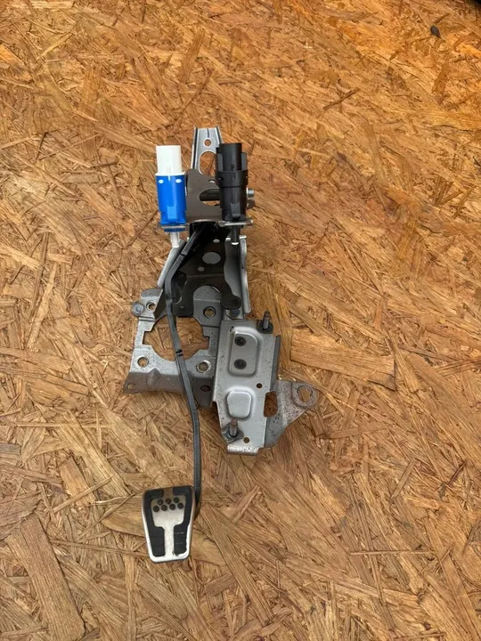 Rempedaal Ford Fiesta MK7 Lift 1.0 image 2