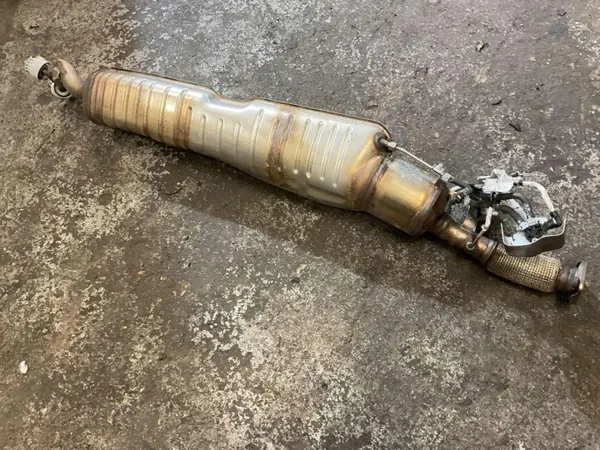 Mercedes-Benz Schalldämpfer OEM A1774913100 - Gebraucht image 3