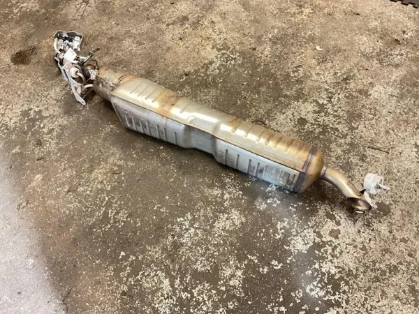 Mercedes-Benz Schalldämpfer OEM A1774913100 - Gebraucht image 6