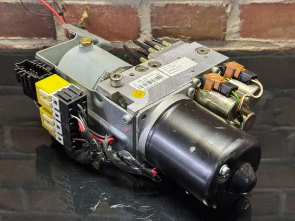 Mercedes W209 Dachpumpe OEM A2098000030 image 2