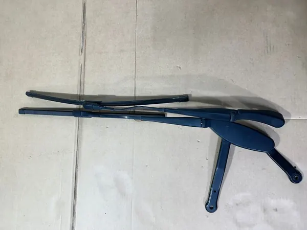 Mercedes W213 pyyhinvarset OEM A2138200344 image 2