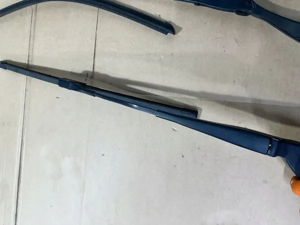 Mercedes W213 pyyhinvarset OEM A2138200344 image 4