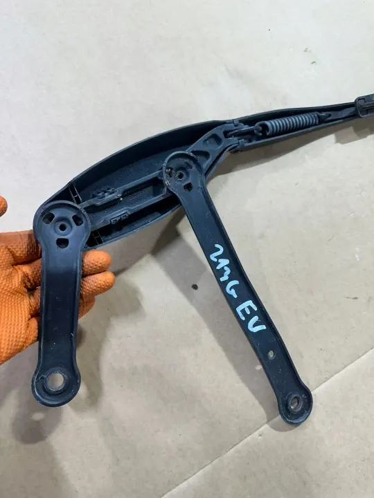 Mercedes W213 pyyhinvarset OEM A2138200344 image 5