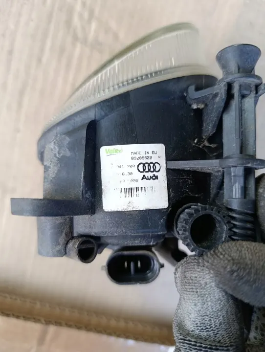 Audi A4 B8 Halogeenivalo Oikea Etu OEM 89074266 image 3