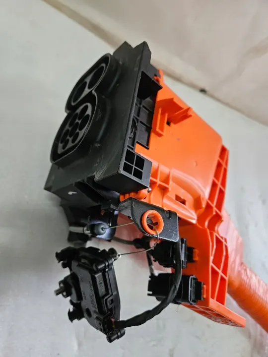 Tomada de carga Hyundai Kona OEM 91684-DS020 image 10
