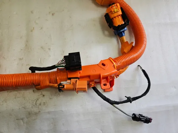Tomada de carga Hyundai Kona OEM 91684-DS020 image 5