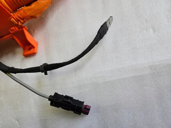 Tomada de carga Hyundai Kona OEM 91684-DS020 image 6