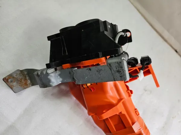 Tomada de carga Hyundai Kona OEM 91684-DS020 image 9
