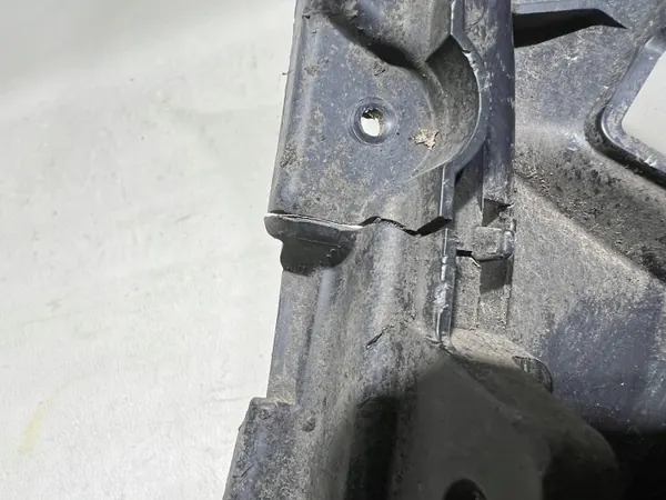 Voorlinker Bumper Glijder OEM A1678855303 Mercedes image 4