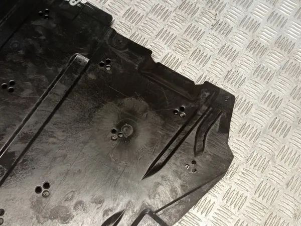 BMW OE 8493722 Höger Tank Underrede Skydd image 4