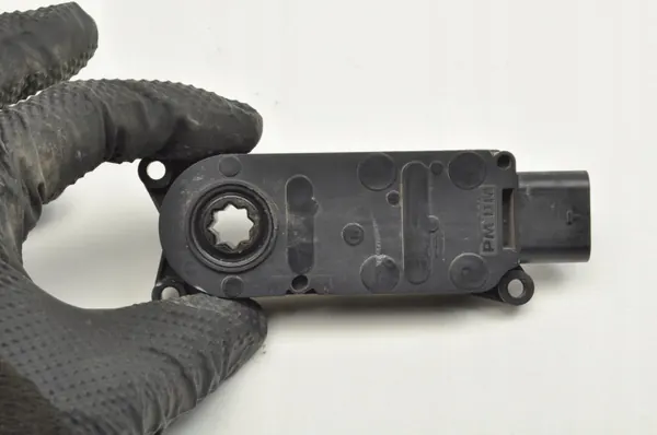VW Tiguan III motorluik OEM 5QS965501E image 4