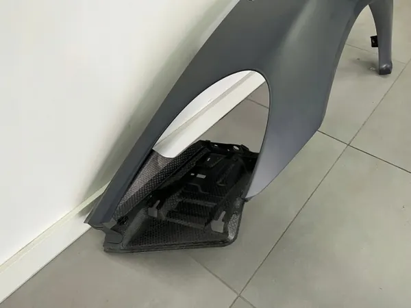 Capó Porsche OEM 9GT823033 B Carbon Guardabarros Usado image 10
