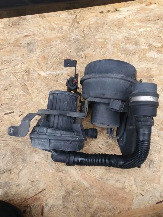 Toissijainen ilmapumppu OEM 3D0131083H VW Phaetonille image 2