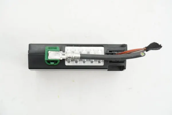 Tomada USB usada OEM 82A035736A para Audi image 5
