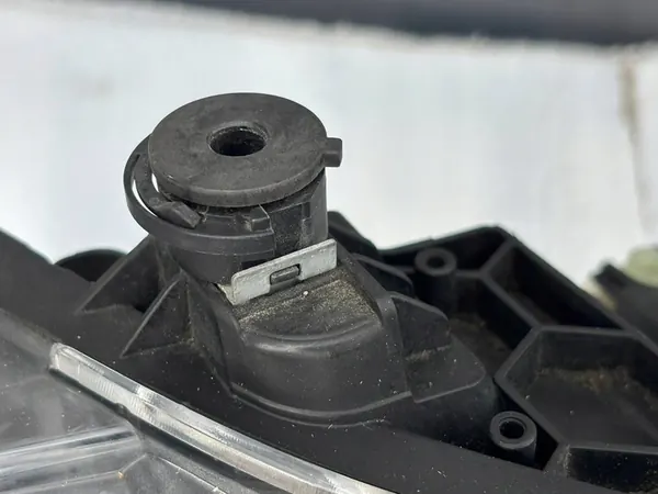 VW CRAFTER II MAN TGE Farol Direito H7 2017-2023 image 4